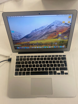 Apple 13" MacBook Air A1466 2017 Core i7 2,2 GHz 256 GB SSD 8 GB de memória RAM (Grau B)