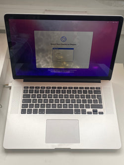 Apple 15" MacBook Pro A1398 meados de 2015 Core i7 2,2 GHz 256 GB SSD 16 GB de RAM (Grau C) Prata