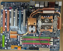 Gigabyte PC Gaming Computer Motherboard GA-EP45T-EXTREME LGA775 P45 Socket T ATX Board with Liquid Cooling Heatsink